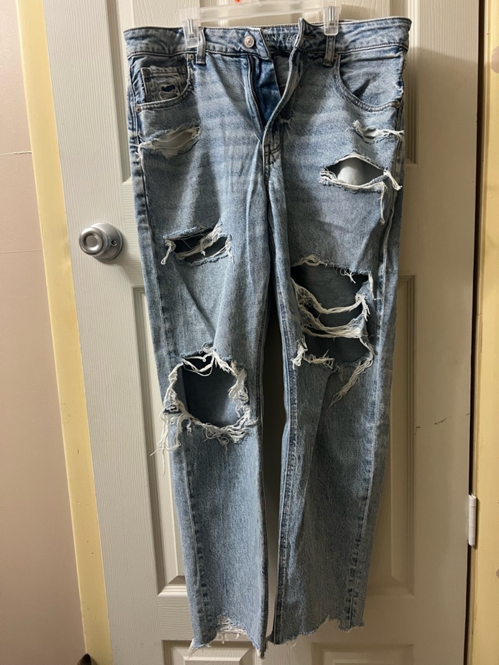 American Eagle Outfitters Light Blue Distressed Mom Jeans
